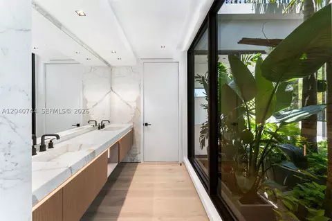 Bath - 165 Hampton Ln, Key Biscayne, FL 33149 photo 2 of 5