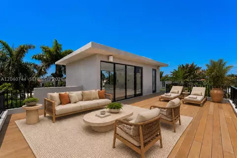 Exterior - 165 Hampton Ln, Key Biscayne, FL 33149 photo 4 of 7