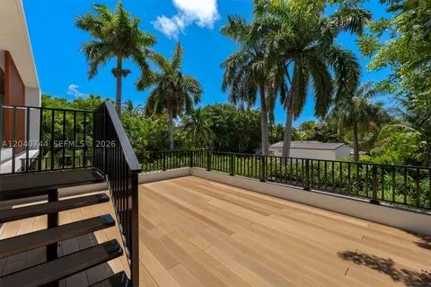 Exterior - 165 Hampton Ln, Key Biscayne, FL 33149 photo 3 of 7