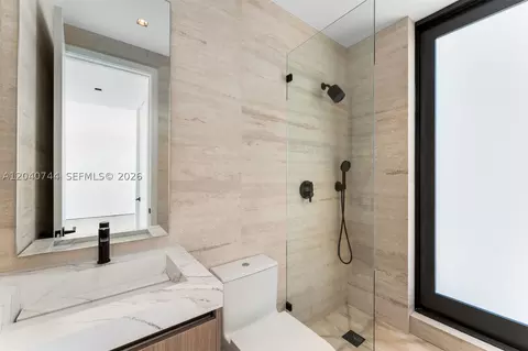 Bath - 165 Hampton Ln, Key Biscayne, FL 33149 photo 5 of 5