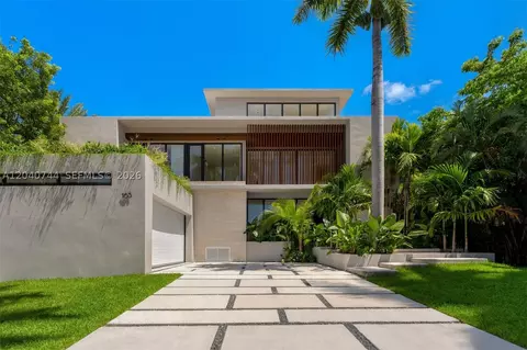 Exterior - 165 Hampton Ln, Key Biscayne, FL 33149 photo 7 of 7