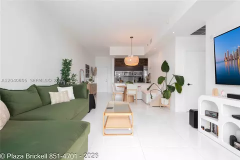 950 Brickell Bay Dr #4701, Miami, FL 33131