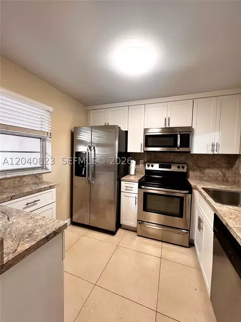 9235 Lagoon Pl #109, Davie, FL 33324