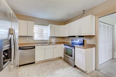 350 Sunshine Dr, Coconut Creek, FL 33066