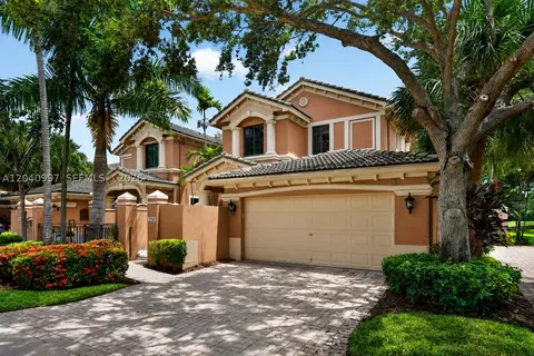 2767 Kinsington Cir #8-4, Weston, FL 33332
