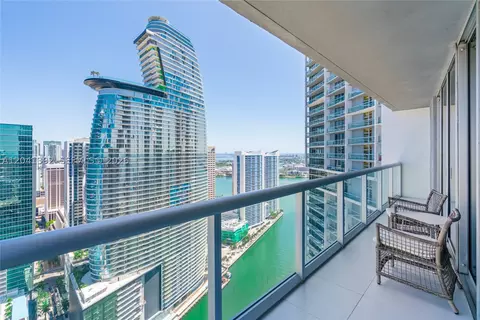 475 Brickell Ave #4715, Miami, FL 33131