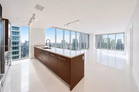 475 Brickell Ave #4715, Miami, FL 33131