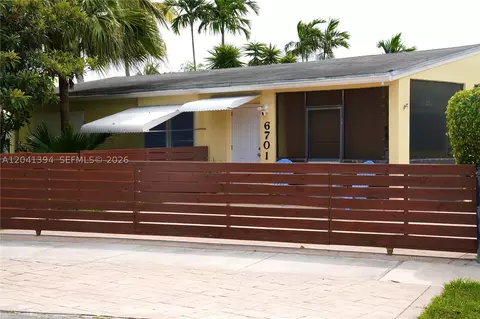 6701 Harding St, Hollywood, FL 33024