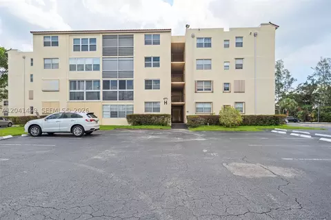 2871 Somerset Dr #102, Lauderdale Lakes, FL 33311