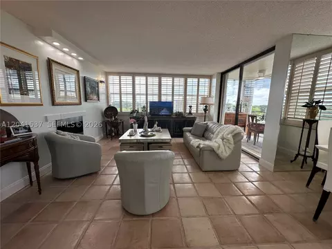 1200 Saint Charles Pl #618, Pembroke Pines, FL 33026