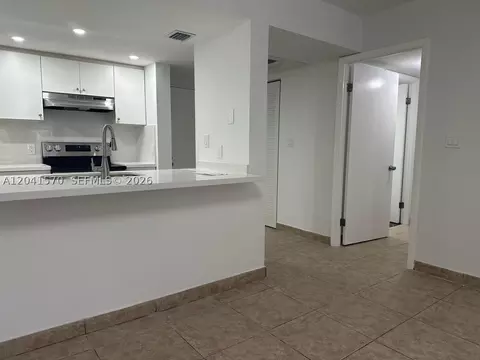 8100 Geneva Ct #142, Doral, FL 33166