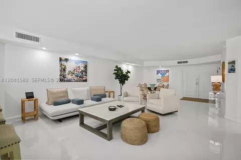 6423 Collins Ave #203, Miami Beach, FL 33141