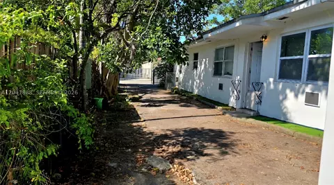 241 NW 32nd St, Miami, FL 33127