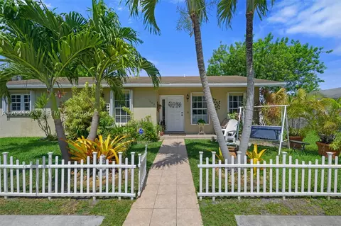 906 SW 8th Ave, Hallandale Beach, FL 33009