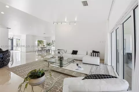 Living - 16170 Saddle Ln, Weston, FL 33326 photo 2 of 4