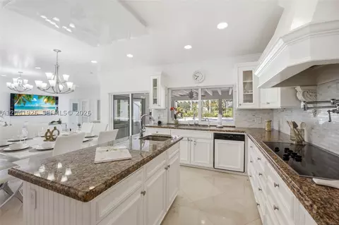 Kitchen - 16170 Saddle Ln, Weston, FL 33326 photo 4 of 4