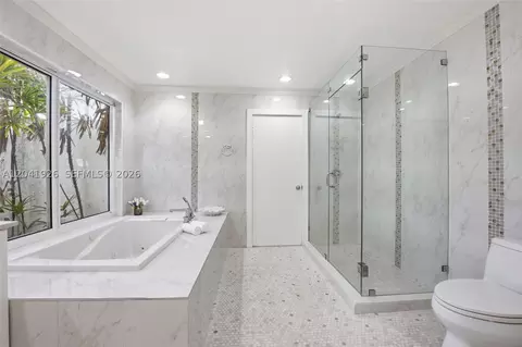 Bath - 16170 Saddle Ln, Weston, FL 33326 photo 1 of 9