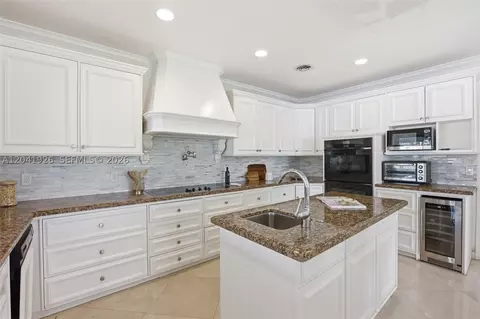 Kitchen - 16170 Saddle Ln, Weston, FL 33326 photo 2 of 4
