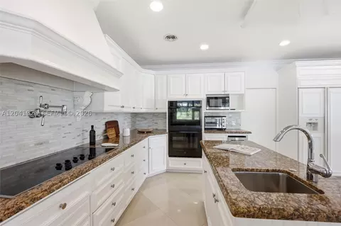 Kitchen - 16170 Saddle Ln, Weston, FL 33326 photo 3 of 4
