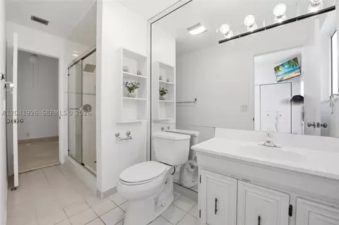 Bath - 16170 Saddle Ln, Weston, FL 33326 photo 7 of 9