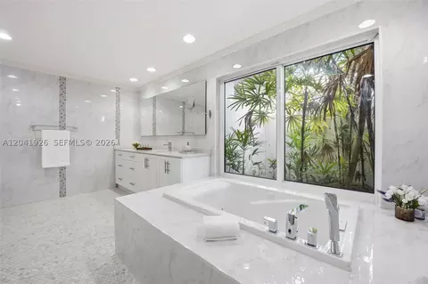 Bath - 16170 Saddle Ln, Weston, FL 33326 photo 3 of 9