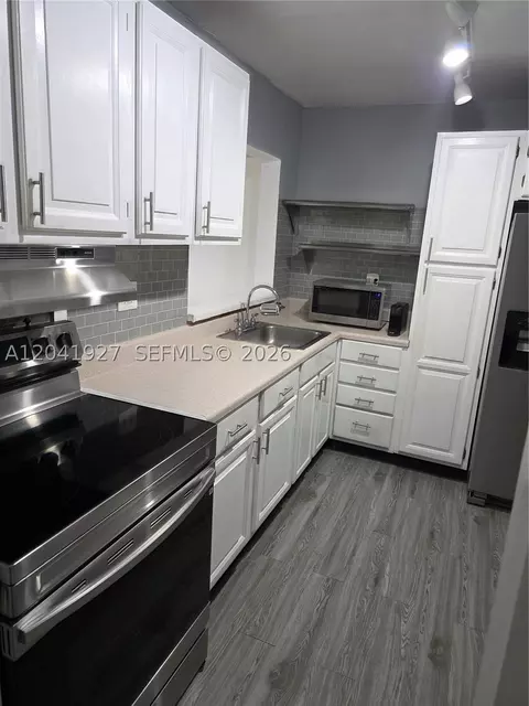 8065 SW 107th Ave #202, Miami, FL 33173