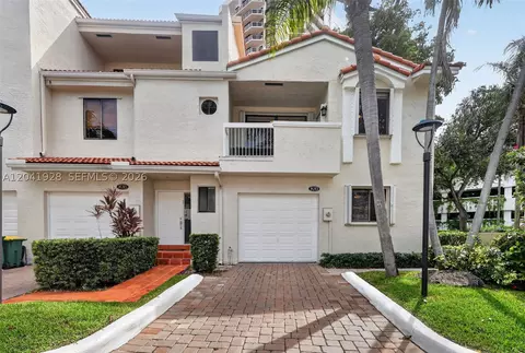21391 Marina Cove Cir #19-K, Aventura, FL 33180