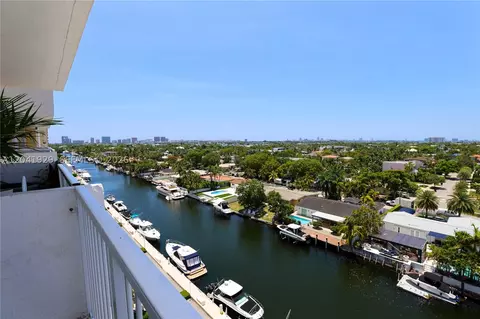 2000 NE 135th St #906, North Miami, FL 33181