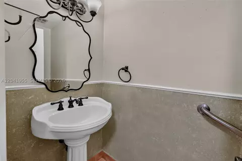 7055 W 3rd Ct, Hialeah, FL 33014 photo 25