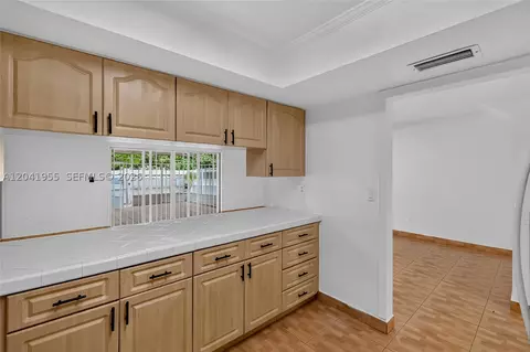 7055 W 3rd Ct, Hialeah, FL 33014 photo 10