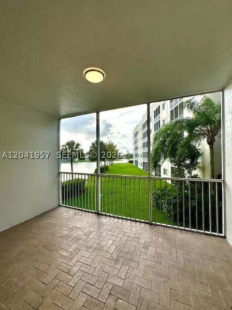 10750 NW 66th St #214, Doral, FL 33178