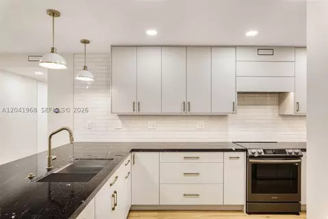100 Edgewater Dr #142, Coral Gables, FL 33133