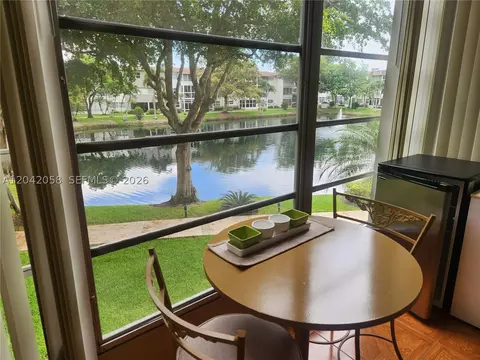 5001 NW 34th St #205, Lauderdale Lakes, FL 33319