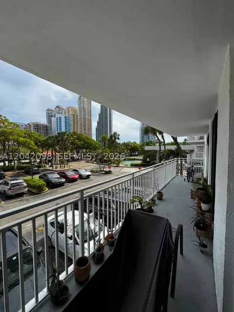 210 174th St #M11, Sunny Isles Beach, FL 33160