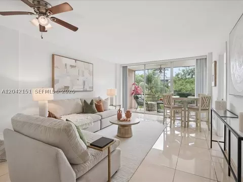 117 Royal Park Dr #3F, Oakland Park, FL 33309
