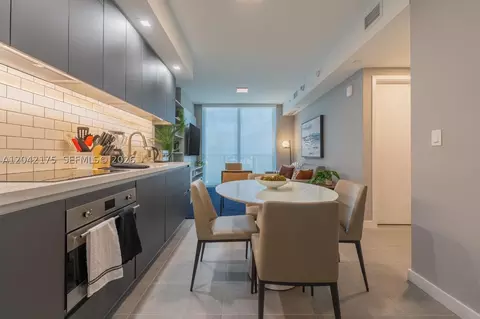 227 NE 2nd St #3104, Miami, FL 33132