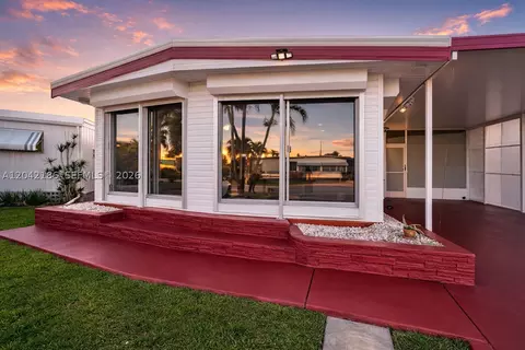 2260 SW 85th Way, Davie, FL 33324