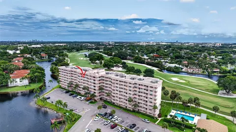 250 Jacaranda Dr #411, Plantation, FL 33324