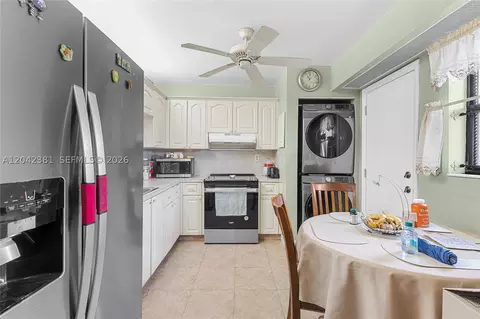 1800 W 54th St #209, Hialeah, FL 33012