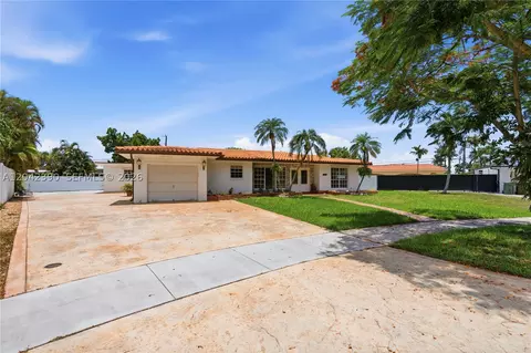 Exterior - 8197 W 14th Ct, Hialeah, FL 33014 photo 2 of 10