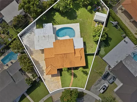 View/Area - 8197 W 14th Ct, Hialeah, FL 33014 photo 2 of 5