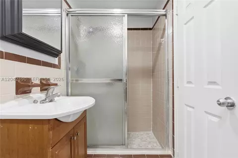 Bath - 8197 W 14th Ct, Hialeah, FL 33014 photo 5 of 5