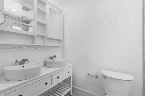 Bath - 8197 W 14th Ct, Hialeah, FL 33014 photo 3 of 5