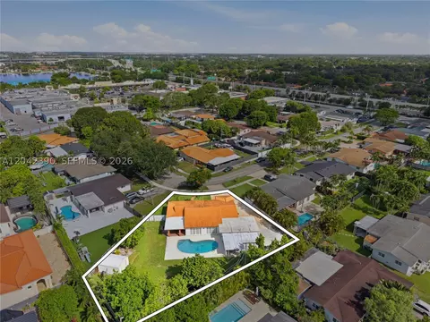 View/Area - 8197 W 14th Ct, Hialeah, FL 33014 photo 3 of 5