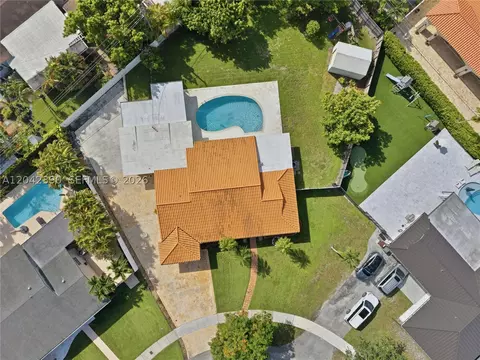 View/Area - 8197 W 14th Ct, Hialeah, FL 33014 photo 4 of 5