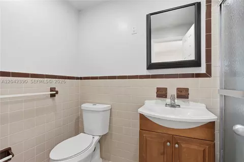 Bath - 8197 W 14th Ct, Hialeah, FL 33014 photo 4 of 5
