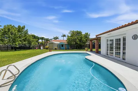 Exterior - 8197 W 14th Ct, Hialeah, FL 33014 photo 8 of 10