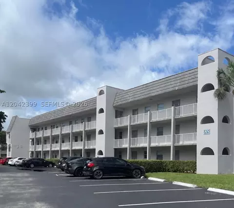 8285 Sunrise Lakes Blvd #106, Sunrise, FL 33322