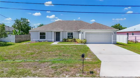 666 SW Jeanne Ave, Port Saint Lucie, FL 34953