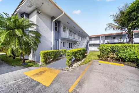 4050 NW 135th St #15-9, Opa Locka, FL 33054